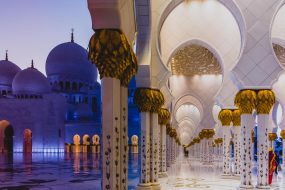 16 Décembre 2018:  Grande Mosquée Sheikh Zayed dans l'Emirat d'Abu Dhabi, plus grande mosquée des Emirats, Emirats Arabes Unis, Abu Dhabi, Emirats Arabes Unis                                                                                  16 Decembre 2018: Sheikh Zayed Grand Mosque, the largest mosque in the Emirates, Abu Dhabi, United Arabic Emirates