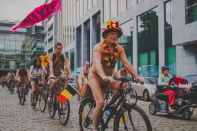 16 juin 2018: 13e édition de Cyclonudista regroupant près de 300 cyclistes nus ou habillés ainsi que des handicapés  pour attirer l’attention sur la vulnérabilité des cyclistes  en ville; Bruxelles, quartier européen, Belgique ;  Europe                                                                             16 June 2018: 13rd Cyclonudista edition gathering around 300 cyclists naked or in clothed  as well as disabled people to raise awareness on cyclists vulnerability in the city,; Brussels, European neighbourhood, Belgium; Europe
