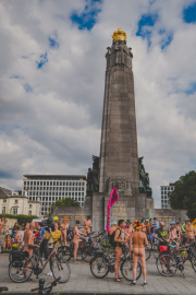 16 juin 2018: 13e édition de Cyclonudista regroupant près de 300 cyclistes nus ou habillés ainsi que des handicapés  pour attirer l’attention sur la vulnérabilité des cyclistes  en ville; Bruxelles,, Belgique ;  Europe                                                                             16 June 2018: 13rd Cyclonudista edition gathering around 300 cyclists naked or in clothed  as well as disabled people to raise awareness on cyclists vulnerability in the city,; Brussels,, Belgium; Europe