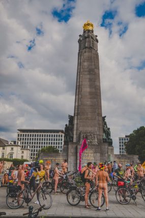 16 juin 2018: 13e édition de Cyclonudista regroupant près de 300 cyclistes nus ou habillés ainsi que des handicapés  pour attirer l’attention sur la vulnérabilité des cyclistes  en ville; Bruxelles,, Belgique ;  Europe                                                                             16 June 2018: 13rd Cyclonudista edition gathering around 300 cyclists naked or in clothed  as well as disabled people to raise awareness on cyclists vulnerability in the city,; Brussels,, Belgium; Europe