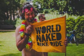 16 juin 2018: 13e édition de Cyclonudista regroupant près de 300 cyclistes nus ou habillés pour attirer l’attention sur la vulnérabilité des cyclistes  en ville; Bruxelles, Belgique                                                                             16 June 2018: 13rd Cyclonudista edition gathering around 300 cyclists naked or in clothed to raise awareness on cyclists vulnerability in the city,; Brussels, Belgium
