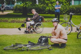 15 juin 2019 :14e édition de la Cyclonudista regroupant près de 100 cyclistes nus, habillés ou le corps peints aux couleur de la compétition cycliste prochaine démarrant à Bruxelles du Tour de France ainsi que des handicapés  pour attirer l’attention sur la vulnérabilité des cyclistes  en ville; Bruxelles, Belgique, Europe                                                                             15 June 2019: 14rd Cyclonudista edition gathering around 100 cyclists naked, in clothes or the body painted with colors of the Cyclist race the Tour de France to start from Brussels  as well as disabled people to raise awareness on cyclists vulnerability in the city,; Brussels, Belgium, Europe