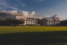 HAITI - EARTHQUAKE SURVIVORS -  REFUGEE CAMP - PRESIDENTIAL PALACE - PORT AU PRINCE