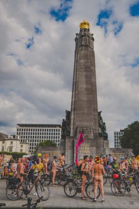16 juin 2018: 13e édition de Cyclonudista regroupant près de 300 cyclistes nus ou habillés ainsi que des handicapés  pour attirer l’attention sur la vulnérabilité des cyclistes  en ville; Bruxelles,, Belgique ;  Europe                                                                             16 June 2018: 13rd Cyclonudista edition gathering around 300 cyclists naked or in clothed  as well as disabled people to raise awareness on cyclists vulnerability in the city,; Brussels,, Belgium; Europe
