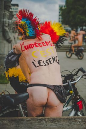 16 juin 2018: 13e édition de Cyclonudista regroupant près de 300 cyclistes nus ou habillés pour attirer l’attention sur la vulnérabilité des cyclistes  en ville; Bruxelles, Belgique                                                                             16 June 2018: 13rd Cyclonudista edition gathering around 300 cyclists naked or in clothed to raise awareness on cyclists vulnerability in the city,; Brussels, Belgium