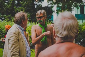 16 juin 2018: le militant naturiste et écologique .Jérome Jolibois , organisateur de la 13e édition de Cyclonudista regroupant près de 300 cyclistes nus ou habillés ainsi que des handicapés pour attirer l’attention sur la vulnérabilité des cyclistes  en ville; Bruxelles, quartier européen, Belgique ;      Europe                                                                             16 June 2018: the environmental and naturist activist Jerome Jolibois, organizer of the 13rd Cyclonudista edition gathering around 300 cyclists naked or in clothed  to raise awareness on cyclists vulnerability in the city,; Brussels, European neighbourhood, Belgium; Europe