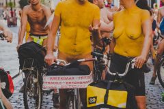 15 juin 2019 :14e édition de la Cyclonudista regroupant près de 100 cyclistes nus, habillés ou le corps peints aux couleur de la compétition cycliste prochaine démarrant à Bruxelles du Tour de France ainsi que des handicapés  pour attirer l’attention sur la vulnérabilité des cyclistes  en ville; Bruxelles, Belgique, Europe                                                                             15 June 2019: 14rd Cyclonudista edition gathering around 100 cyclists naked, in clothes or the body painted with colors of the Cyclist race the Tour de France to start from Brussels  as well as disabled people to raise awareness on cyclists vulnerability in the city,; Brussels, Belgium, Europe