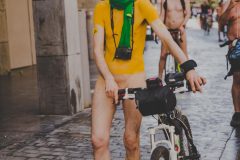 15 juin 2019 :14e édition de la Cyclonudista regroupant près de 100 cyclistes nus, habillés ou le corps peints aux couleur de la compétition cycliste prochaine démarrant à Bruxelles du Tour de France ainsi que des handicapés  pour attirer l’attention sur la vulnérabilité des cyclistes  en ville; Bruxelles, Belgique, Europe                                                                             15 June 2019: 14rd Cyclonudista edition gathering around 100 cyclists naked, in clothes or the body painted with colors of the Cyclist race the Tour de France to start from Brussels  as well as disabled people to raise awareness on cyclists vulnerability in the city,; Brussels, Belgium, Europe
