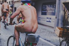 15 juin 2019 :14e édition de la Cyclonudista regroupant près de 100 cyclistes nus, habillés ou le corps peints aux couleur de la compétition cycliste prochaine démarrant à Bruxelles du Tour de France ainsi que des handicapés  pour attirer l’attention sur la vulnérabilité des cyclistes  en ville; Bruxelles, Belgique, Europe                                                                             15 June 2019: 14rd Cyclonudista edition gathering around 100 cyclists naked, in clothes or the body painted with colors of the Cyclist race the Tour de France to start from Brussels  as well as disabled people to raise awareness on cyclists vulnerability in the city,; Brussels, Belgium, Europe