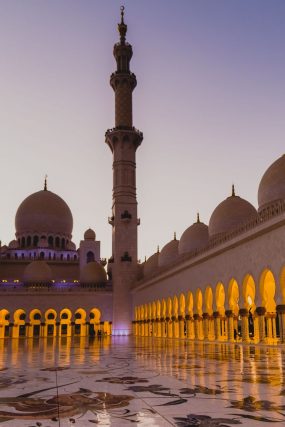 16 Décembre 2018:  Grande Mosquée Sheikh Zayed dans l'Emirat d'Abu Dhabi, plus grande mosquée des Emirats, Emirats Arabes Unis, Abu Dhabi, Emirats Arabes Unis                                                                                  16 Decembre 2018: Sheikh Zayed Grand Mosque, the largest mosque in the Emirates, Abu Dhabi, United Arabic Emirates