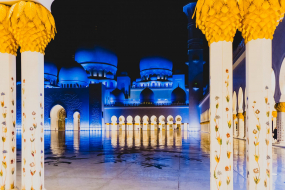 16 Décembre 2018:  Grande Mosquée Sheikh Zayed dans l'Emirat d'Abu Dhabi, plus grande mosquée des Emirats, Emirats Arabes Unis, Abu Dhabi, Emirats Arabes Unis                                                                                  16 Decembre 2018: Sheikh Zayed Grand Mosque, the largest mosque in the Emirates, Abu Dhabi, United Arabic Emirates