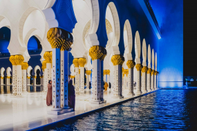 16 Décembre 2018:  Grande Mosquée Sheikh Zayed dans l'Emirat d'Abu Dhabi, plus grande mosquée des Emirats, Emirats Arabes Unis, Abu Dhabi, Emirats Arabes Unis                                                                                  16 Decembre 2018: Sheikh Zayed Grand Mosque, the largest mosque in the Emirates, Abu Dhabi, United Arabic Emirates