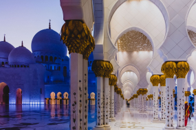 16 Décembre 2018:  Grande Mosquée Sheikh Zayed dans l'Emirat d'Abu Dhabi, plus grande mosquée des Emirats, Emirats Arabes Unis, Abu Dhabi, Emirats Arabes Unis                                                                                  16 Decembre 2018: Sheikh Zayed Grand Mosque, the largest mosque in the Emirates, Abu Dhabi, United Arabic Emirates
