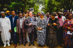 11 janvier 2015: manifestation avec la participation de l'ambassadeur de France en Guinée Bertrand Cochery, de la présidente du Conseil National de la Communicaiton Martine Condé, de la presse, et d'autres personnalité guinéennes en soutien aux victimes du terrorisme après l'attentat contre Charlie Hebdo à Paris quelques jours plus tôt, Conakry, République de Guinée, Afrique de l'Ouest                               11 January 2015: Demonstration in support of terrorism victims with the participation of French Ambassador in Guinea Bertrand Cochery, President of the Communication National Council Martine Condé,  Guinean press and other  public stakeholders after the terrorists attack in Paris a few days before against Charlie Hebdo, Conakry, Republic of Guinea, West Africa