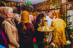 6-7 janvier 2012: Cérémonie du Noel orthodoxe russe avec la diaspora russe de France, Eglise des Trois Saints Pères, Paris (75), France.6-7 January 2012: Russian Orthodox Christmas with the Russian diapora in France, Church of the Three Holy HIerarchs Paris (75), France.